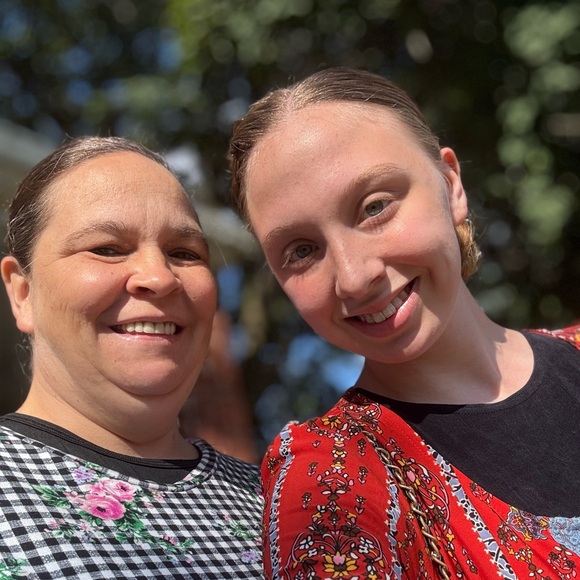 Meet your Posher, Tiffany - Picture 2 of 13